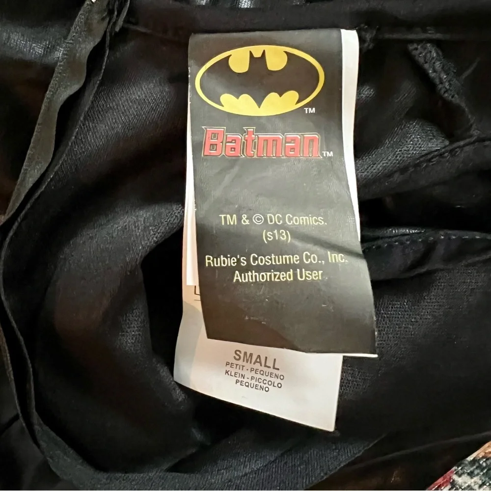 Batgirl costume! Great quality. Mask was repaired but looks good. Size S. - Picture 11 of 12